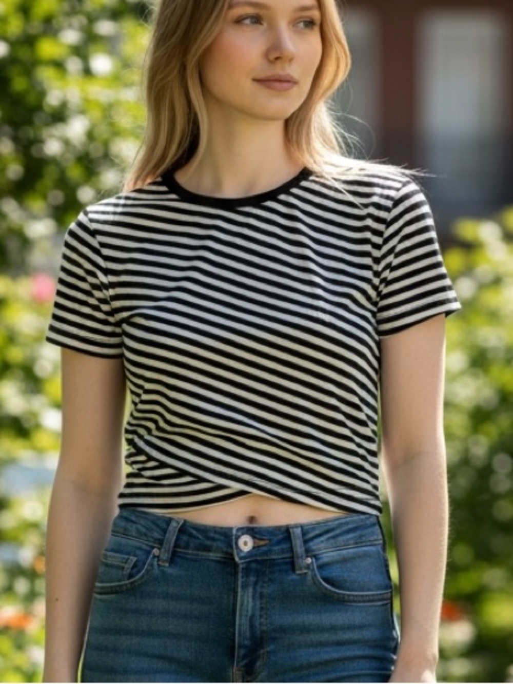 Forever 21 Black and‎ White Striped Crop Top